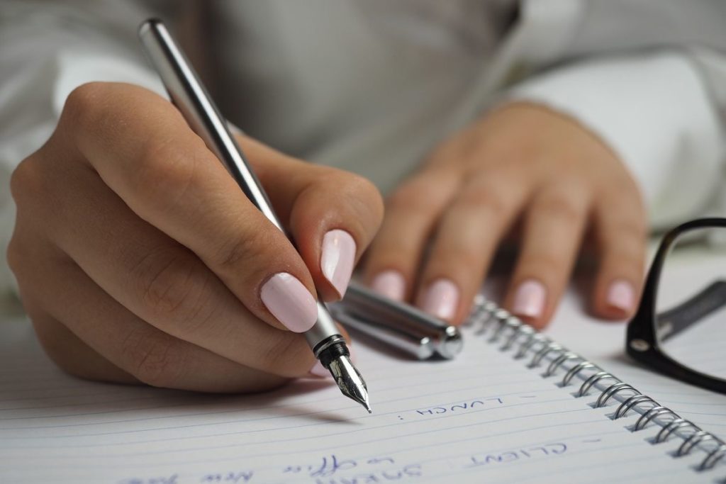 Elegância até as pontas: unhas de mãos e pés 