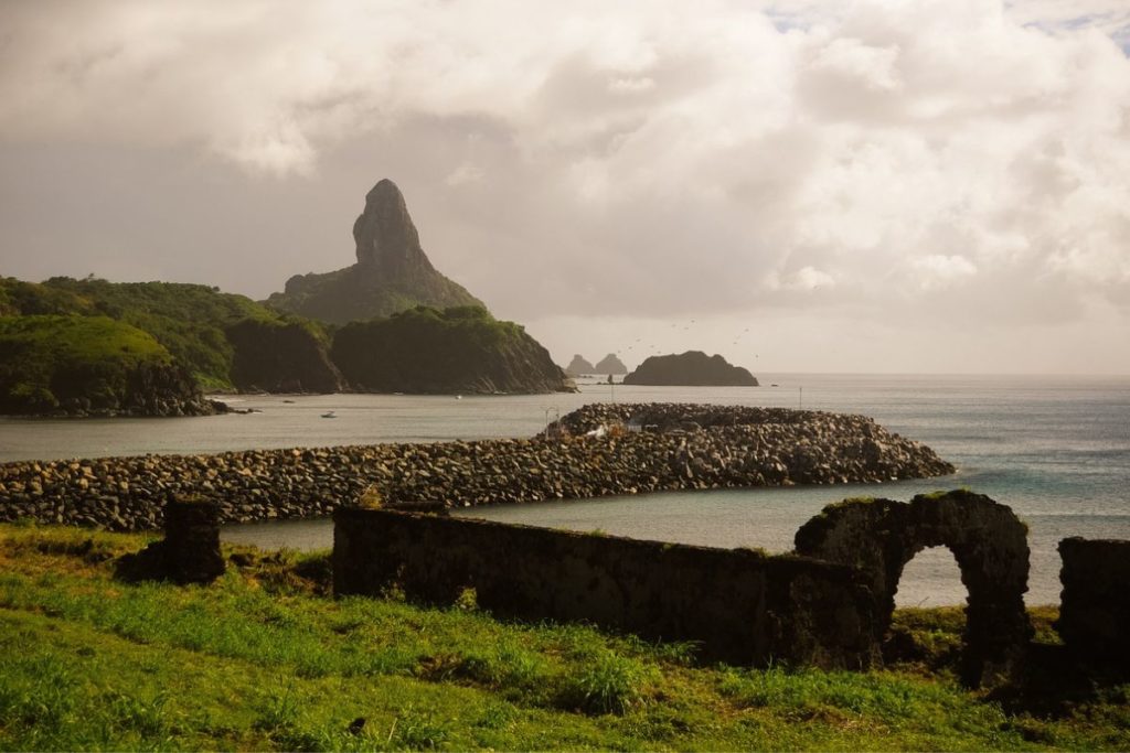 Trilhas e Caminhadas Fernando de Noronha_PE é um paraíso tropical